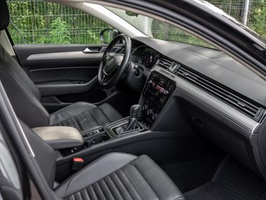 Volkswagen Passat 2019 года, 133 776 км - вид 15