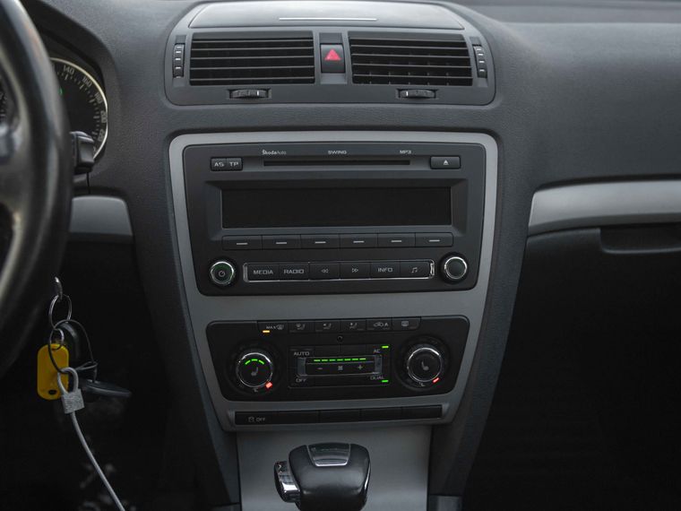 Skoda Octavia 2011 года, 241 483 км - вид 6