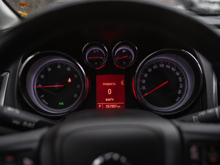 Opel Astra 2012 года, 267 887 км - вид 5