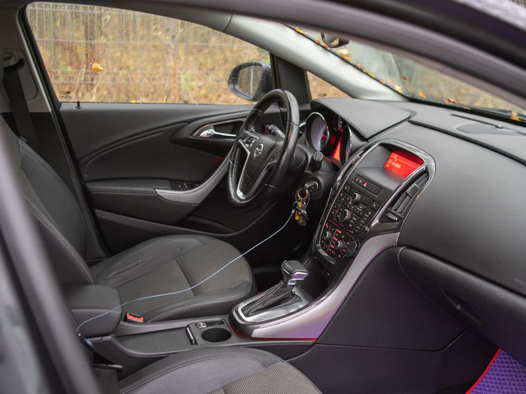 Opel Astra 2012 года, 267 887 км - вид 13