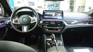 BMW 5 серия 2022 года, 12 751 км - вид 5