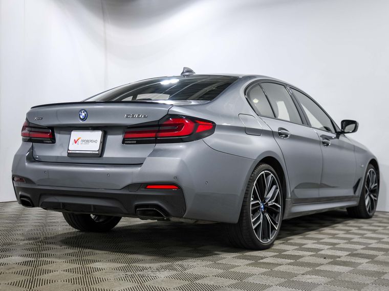 BMW 5 серия 2022 года, 12 751 км - вид 4