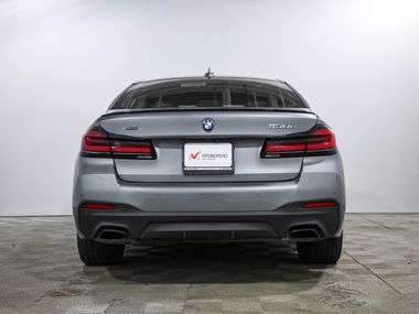 BMW 5 серия 2022 года, 12 751 км - вид 5