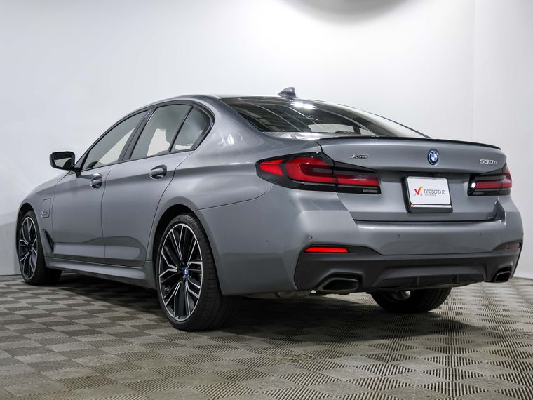 BMW 5 серия 2022 года, 12 751 км - вид 6