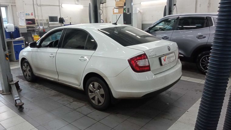 Skoda Rapid 2018 года, 88 000 км - вид 4