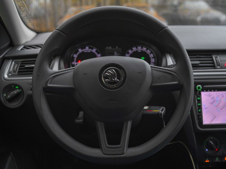Skoda Rapid 2018 года, 88 000 км - вид 6
