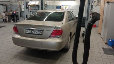 Toyota Camry 2004 года, 333 149 км - вид 3