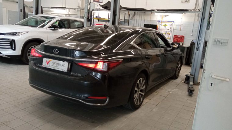 Lexus ES 2020 года, 61 769 км - вид 3