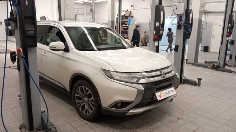 Mitsubishi Outlander 2016 года, 147 987 км - вид 3