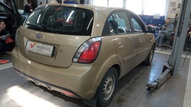 KIA Rio 2009 года, 186 925 км - вид 3