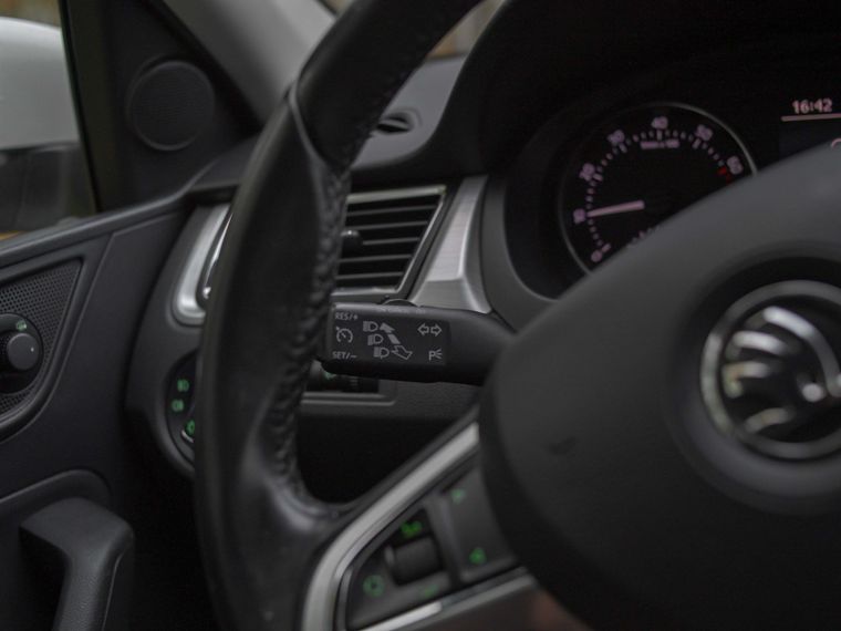 Skoda Rapid 2015 года, 177 123 км - вид 6