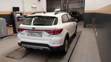 KIA Rio X-Line 2019 года, 83 262 км - вид 3