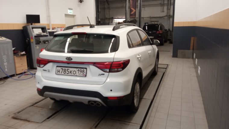 KIA Rio X-Line 2019 года, 83 262 км - вид 3