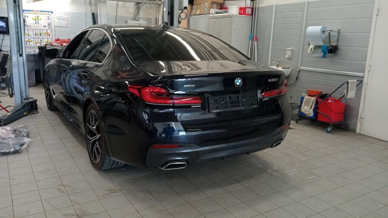 BMW 5 Серия 2022 года, 14 975 км - вид 4