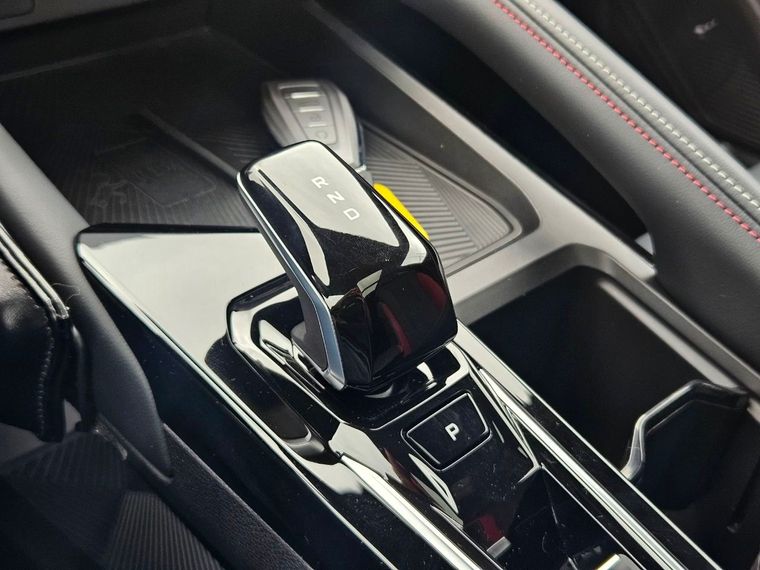 Белый Geely Coolray 2024 года | VIN 439220