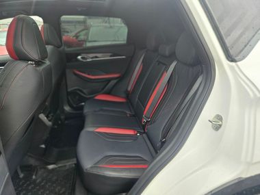 Белый Geely Coolray 2024 года | VIN 439220