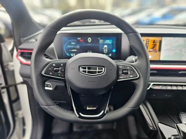 Белый Geely Coolray 2024 года | VIN 439220