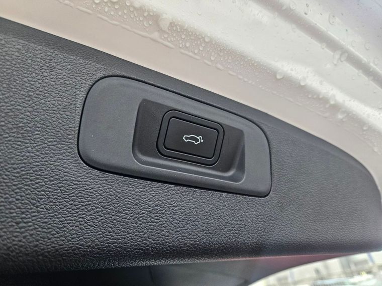 Белый Geely Coolray 2024 года | VIN 439220