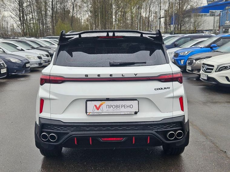 Белый Geely Coolray 2024 года | VIN 439220