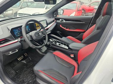 Белый Geely Coolray 2024 года | VIN 439220