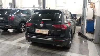 Volkswagen Tiguan 2018 года, 132 506 км - вид 3
