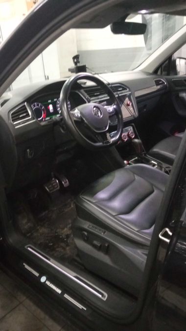 Volkswagen Tiguan 2018 года, 132 506 км - вид 5