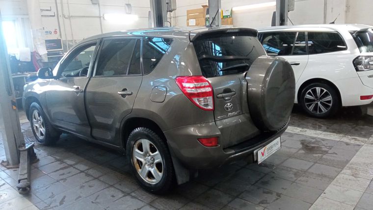 Toyota RAV4 2011 года, 134 110 км - вид 4