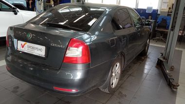 Skoda Octavia 2011 года, 227 000 км - вид 3