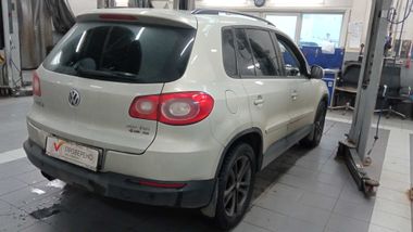 Volkswagen Tiguan 2011 года, 258 351 км - вид 3