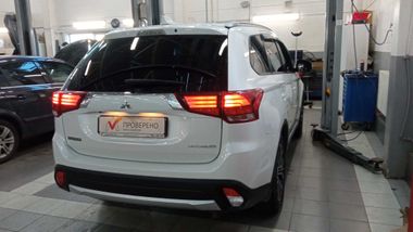 Mitsubishi Outlander 2018 года, 247 564 км - вид 3