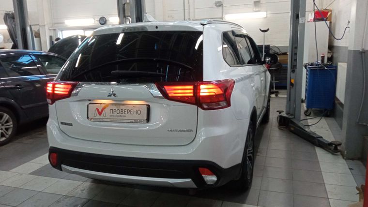 Mitsubishi Outlander 2018 года, 247 564 км - вид 3