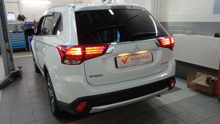 Mitsubishi Outlander 2018 года, 247 564 км - вид 4