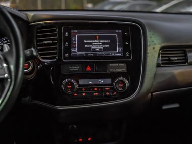 Mitsubishi Outlander 2018 года, 247 564 км - вид 9