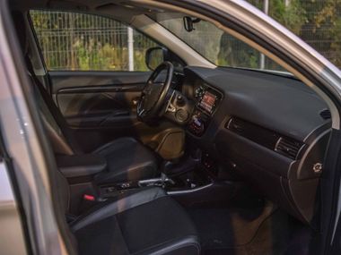 Mitsubishi Outlander 2018 года, 247 564 км - вид 13