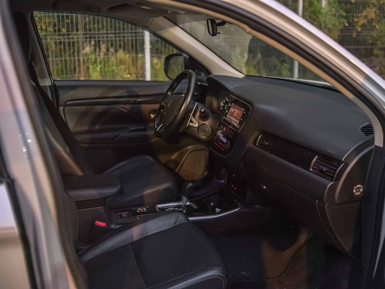 Mitsubishi Outlander 2018 года, 247 564 км - вид 13
