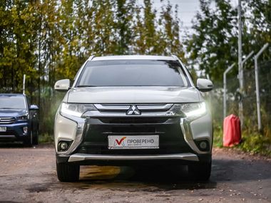 Mitsubishi Outlander 2018 года, 247 564 км - вид 3