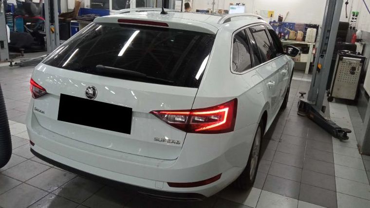 Skoda Superb 2017 года, 215 620 км - вид 3