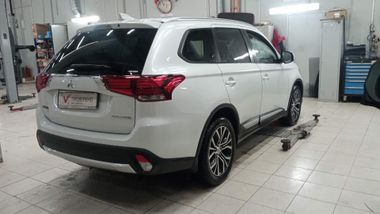 Mitsubishi Outlander 2018 года, 97 766 км - вид 3
