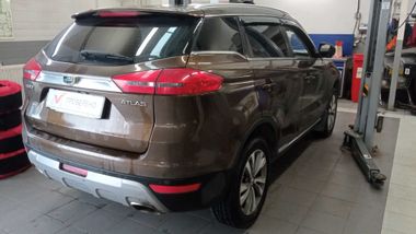 Geely Atlas 2019 года, 155 000 км - вид 3