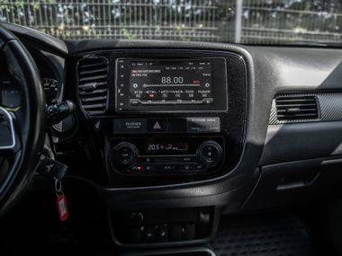 Mitsubishi Outlander 2017 года, 273 467 км - вид 9