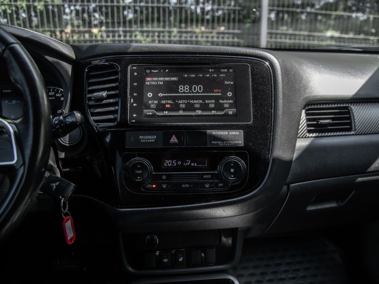 Mitsubishi Outlander 2017 года, 273 467 км - вид 9