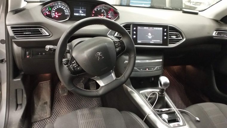 Peugeot 308 2018 года, 193 000 км - вид 5