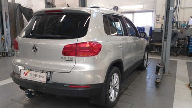 Volkswagen Tiguan 2011 года, 147 974 км - вид 3