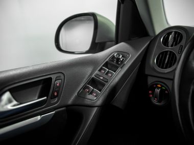 Volkswagen Tiguan 2011 года, 147 974 км - вид 13