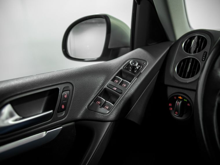 Volkswagen Tiguan 2011 года, 147 974 км - вид 13