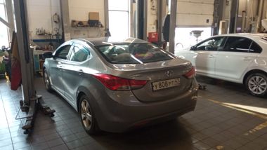 Hyundai Elantra 2011 года, 166 455 км - вид 4