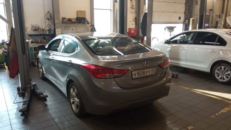 Hyundai Elantra 2011 года, 166 455 км - вид 4