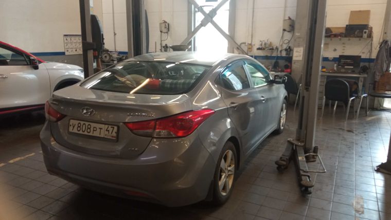 Hyundai Elantra 2011 года, 166 455 км - вид 3