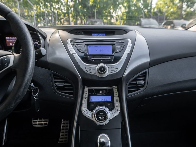 Hyundai Elantra 2011 года, 166 455 км - вид 8