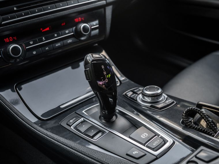 BMW 5 серия 2013 года, 172 100 км - вид 10